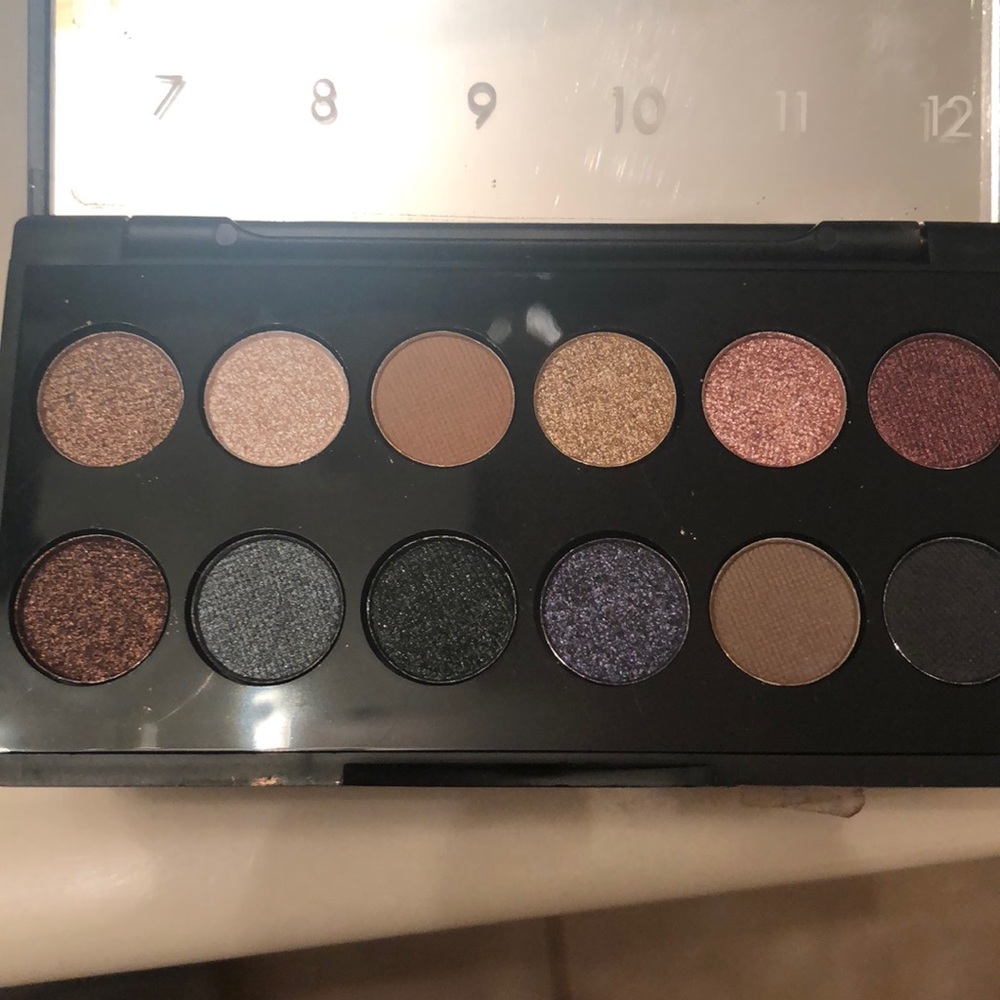 Eye shadow
